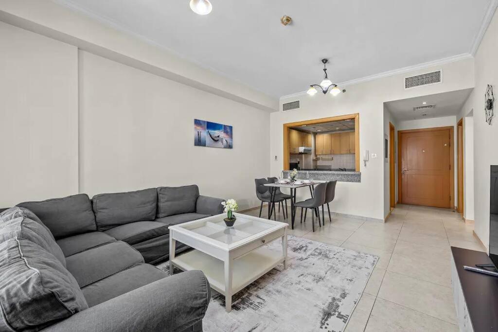 Modern Living Nestled With 1br_silicon Oasis