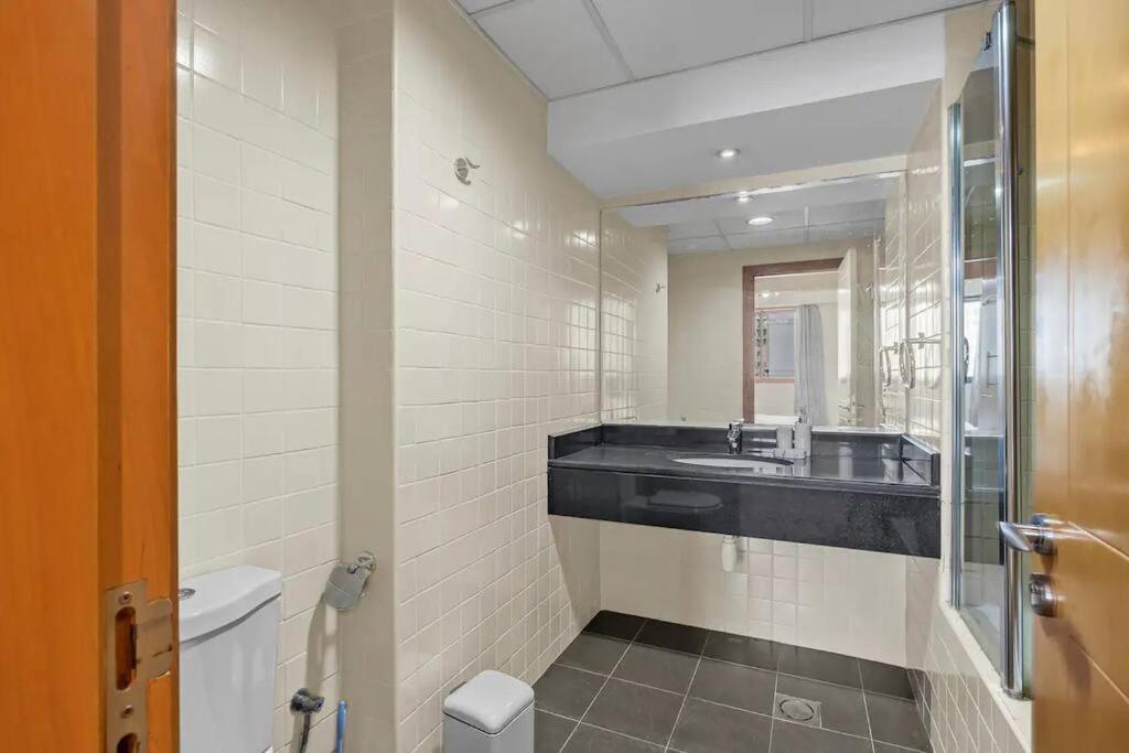 Modern Living Nestled With 1br_silicon Oasis Apartment Dubai