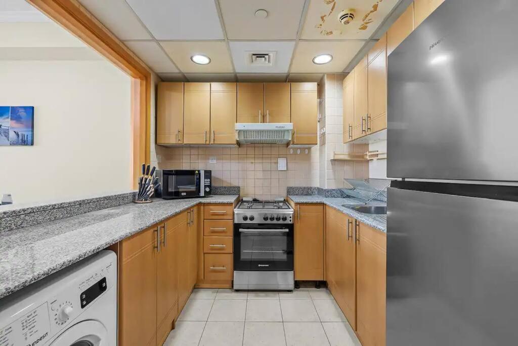 Modern Living Nestled With 1br_silicon Oasis